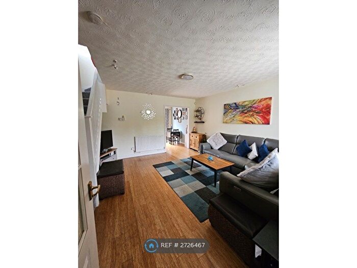 3 Bedroom Semi-detached House To Rent In Chingle Croft, Milton Keynes, MK4