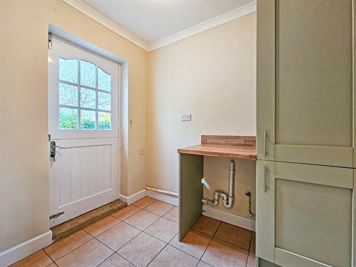3 Bedroom Detached Bungalow For Sale In Longmoor Avenue, Lowdham, Nottingham, NG14