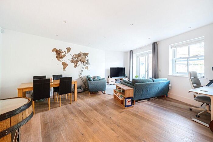 2 Bedroom Flat For Sale In Camberwell New Road, Camberwell, London, SE5
