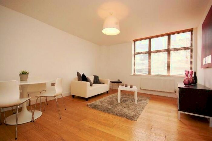 3 Bedroom Apartment To Rent In Curtain Road, London, EC2A