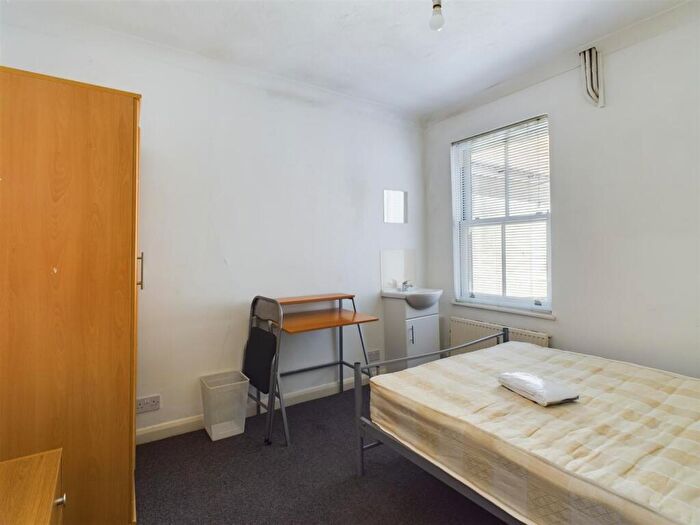 4 Bedroom Terraced House To Rent In Hollingdean Road, Brighton, BN2