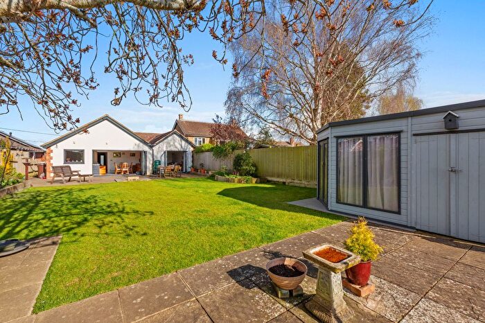 4 Bedroom Detached Bungalow For Sale In Upton, Aylesbury, HP17