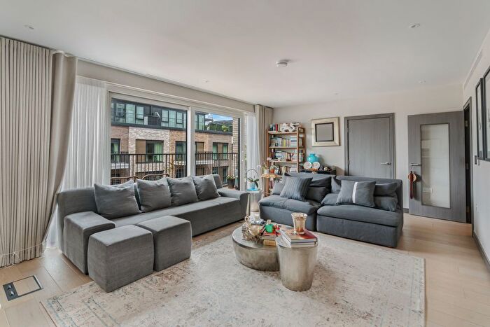 4 Bedroom Flat To Rent In Fairwater House, Lockgate Road, Fulham, London, SW6