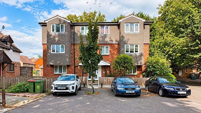 1 Bedroom Flat For Sale In Emerald Close, London, E16