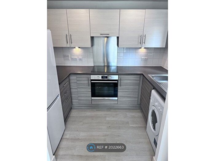 2 Bedroom Flat To Rent In De Grey Road, Colchester, CO4