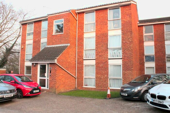 2 Bedroom Flat To Rent In Shurland Avenue, New Barnet, Barnet, EN4