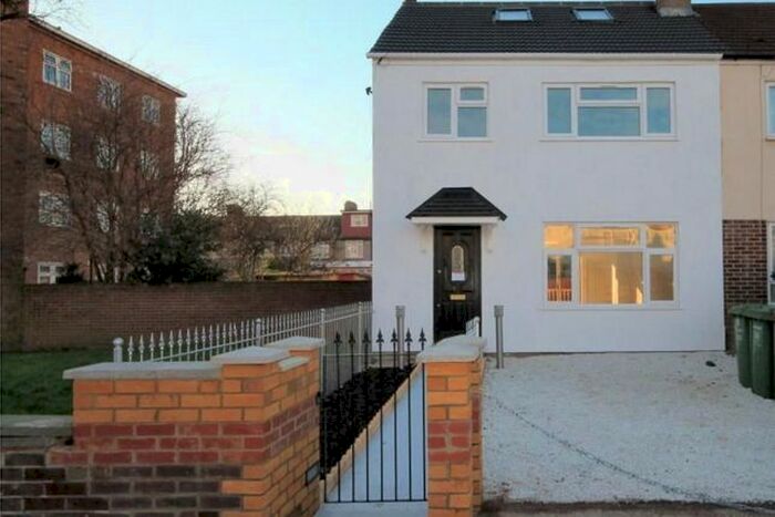 4 Bedroom Detached House To Rent In Bradfield Drive, Barking, IG11