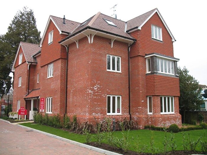 2 Bedroom Apartment To Rent In Southgate, RH11