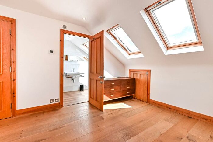 5 Bedroom Semi-Detached House To Rent In Avenell Road, Highbury, London, N5