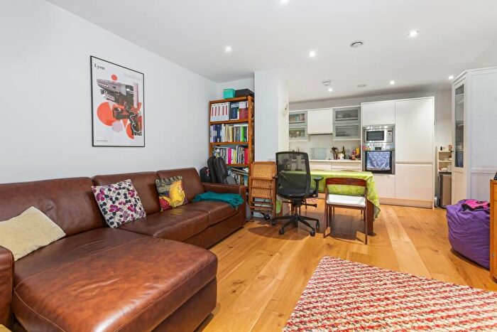 2 Bedroom Flat To Rent In The Metro, SE11