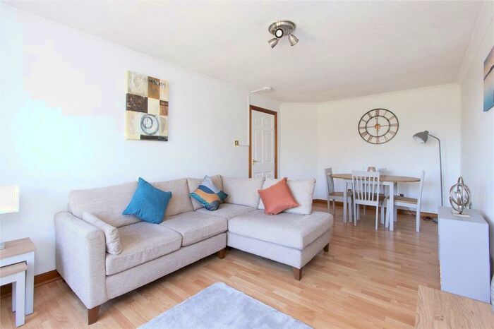 2 Bedroom Flat To Rent In Lanark Road, Craiglockhart, Edinburgh, EH14