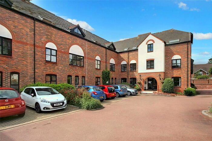 1 Bedroom Apartment To Rent In Lenten Street, Alton, Hampshire, GU34
