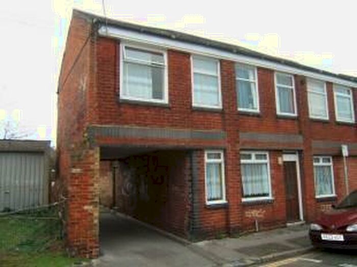 5 Bedroom Detached House To Rent In Holt Road, The Polygon, SO15
