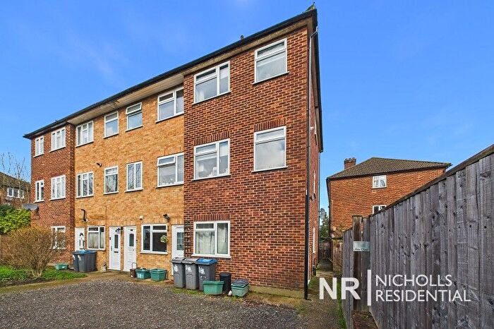 2 Bedroom Maisonette For Sale In May Close, Chessington, Surrey., KT9