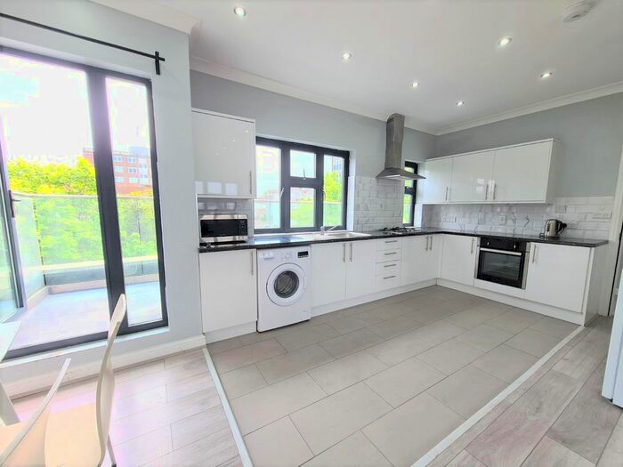 4 Bedroom Flat To Rent In Hastings Road, London, E16