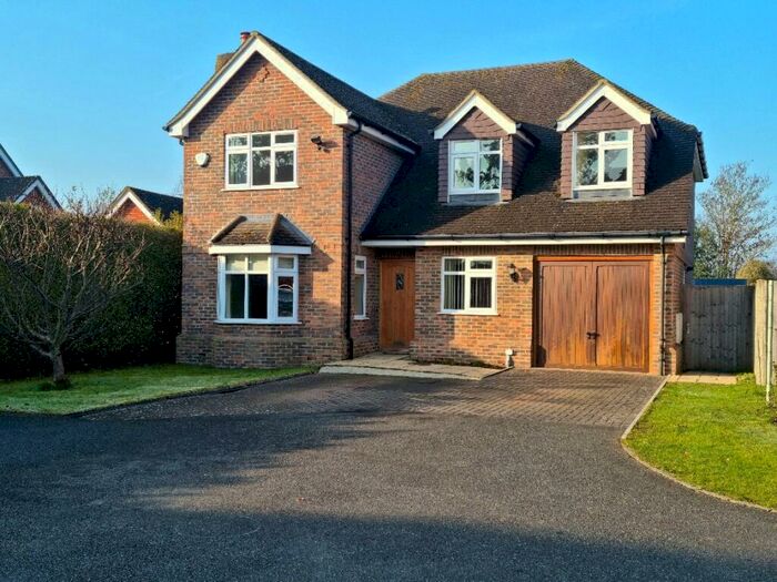 4 Bedroom Detached House To Rent In Wargrave Road, Twyford, Berkshire, RG10
