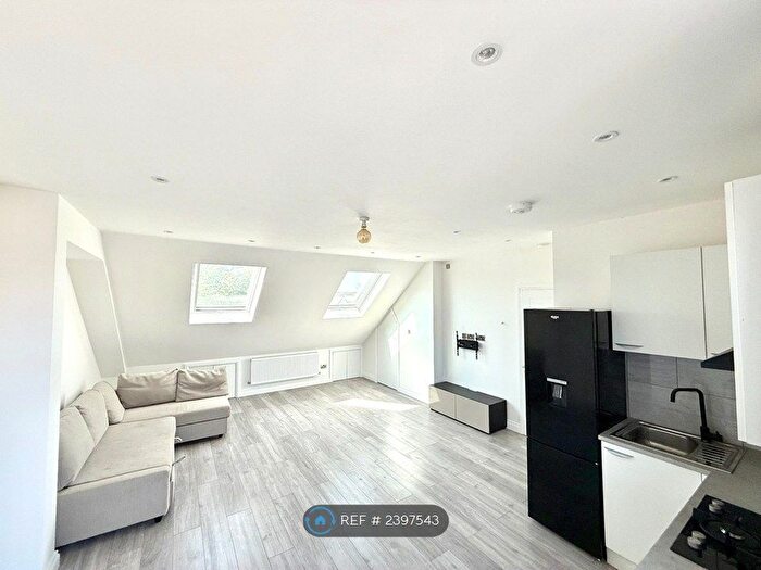 1 Bedroom Flat To Rent In Hervey Close, London, N3