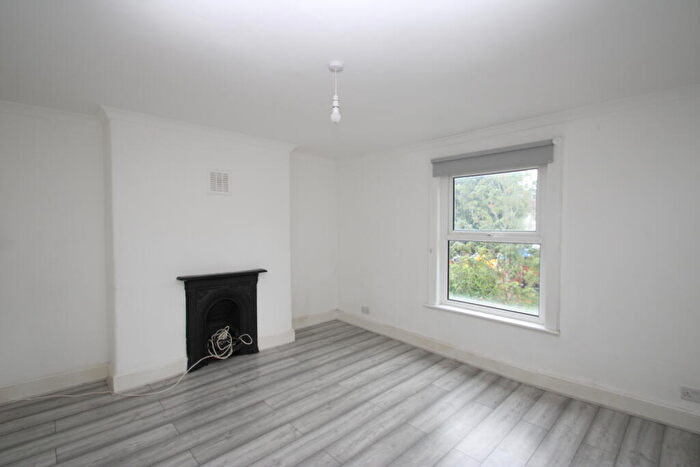 2 Bedroom House To Rent In Oval Road, Croydon, CR0