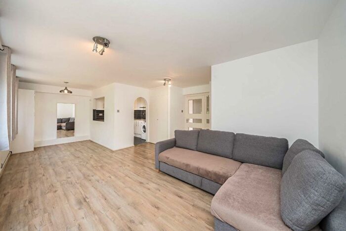 2 Bedroom Flat For Sale In Kintyre Close, London, SW16