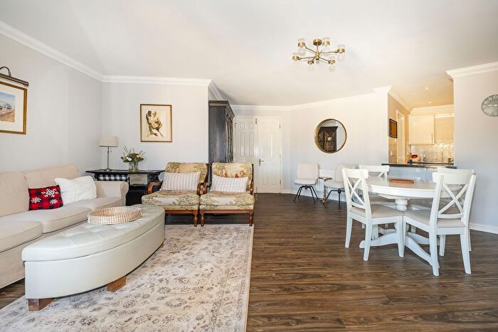 2 Bedroom Flat To Rent In The Bittoms, Kingston Upon Thames, KT1