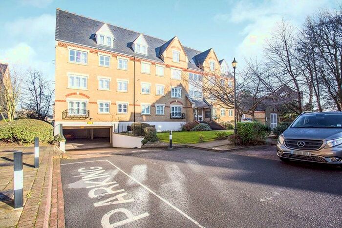 2 Bedroom Flat To Rent In Anglian Close, Watford, Hertfordshire, WD24