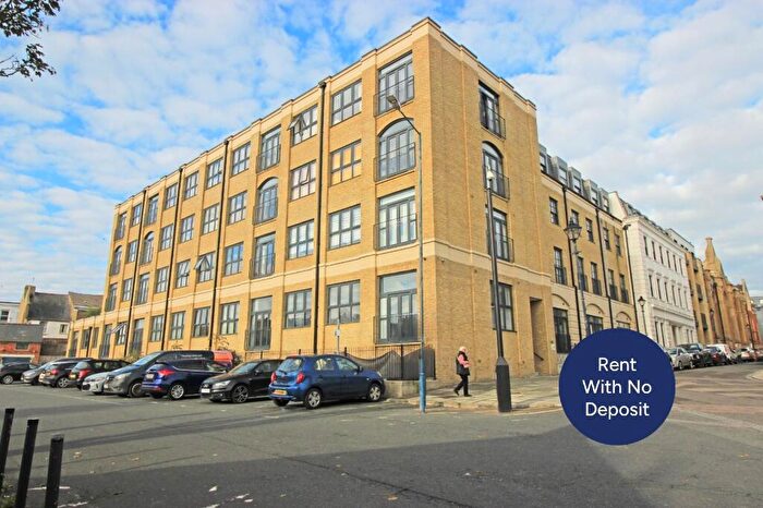 2 Bedroom Flat To Rent In Queensbridge Drive, Ramsgate, Kent, CT11