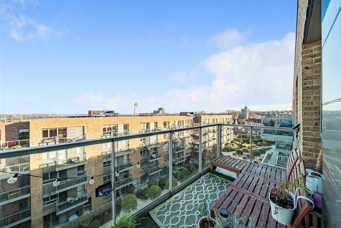 2 Bedroom Flat To Rent In Smithfield Square, High Street, N8