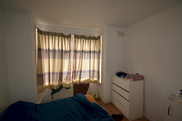 2 Bedroom Flat For Sale In Gordon Road, Harrow, HA3