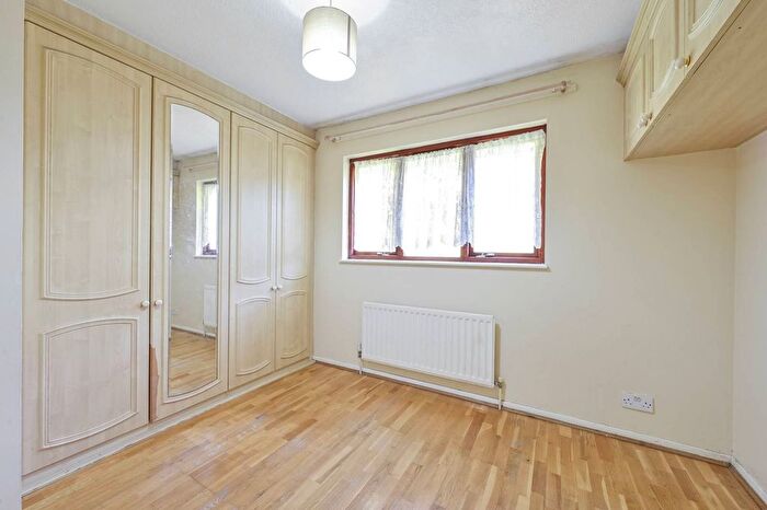 2 Bedroom Property To Rent In Borrodaile Road, Earlsfield, London, SW18