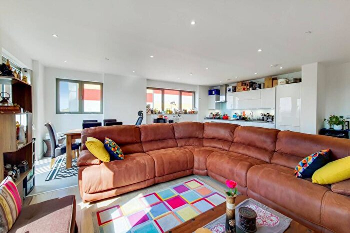 2 Bedroom Flat To Rent In Galley House, Gallions Reach, London, E16