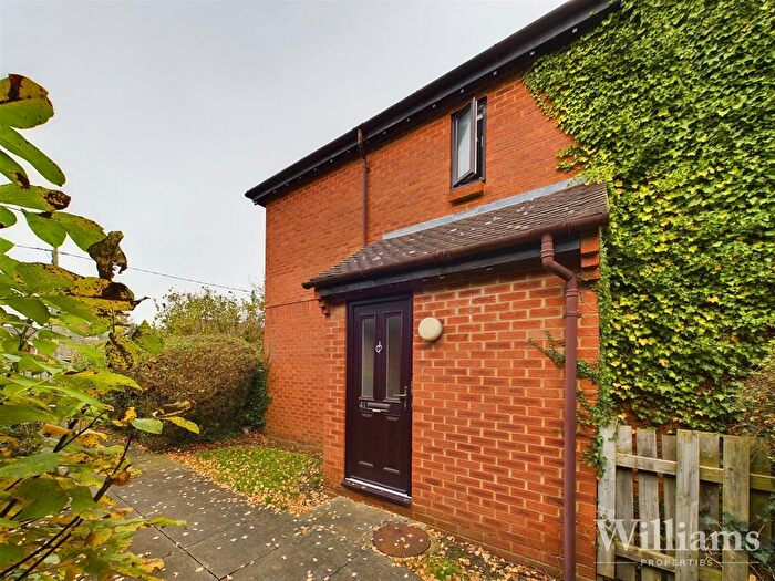 2 Bedroom Flat To Rent In Plested Court, Stoke Mandeville, Aylesbury, HP22