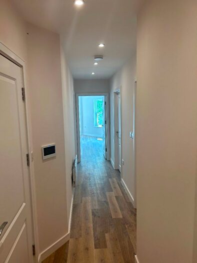 2 Bedroom Flat To Rent In Bedroom Flat, Sunny Court, Norbiton, KT2