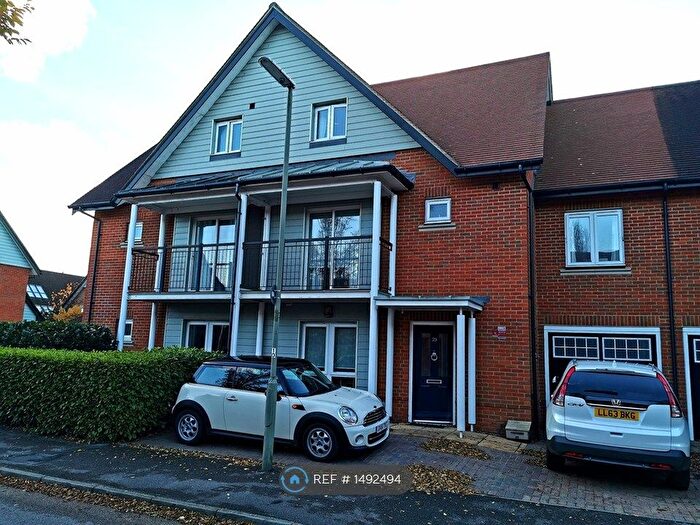 4 Bedroom Terraced House To Rent In Holmesdale Avenue, Redhill, RH1