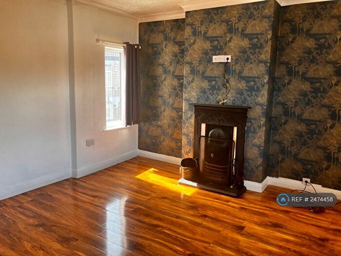 2 Bedroom Flat To Rent In New Village Road, Cottingham, HU16