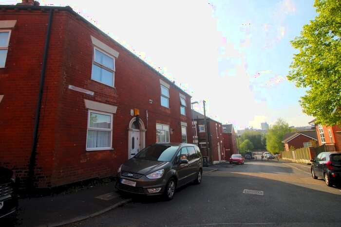 3 Bedroom End Of Terrace House To Rent In Harmony Street, Oldham, OL4