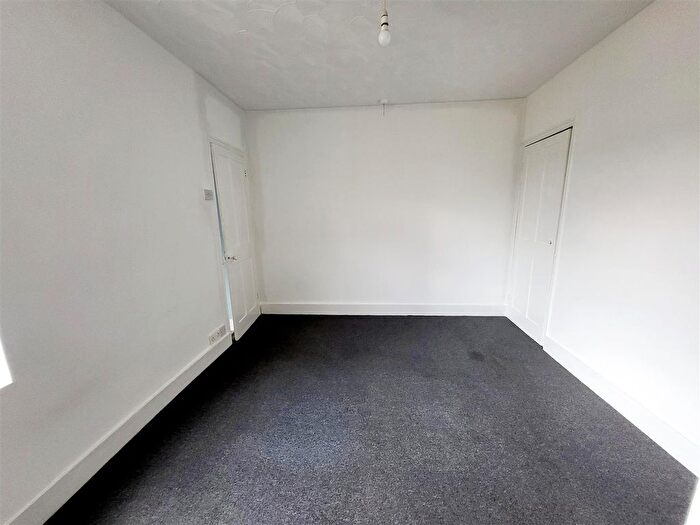2 Bedroom End Of Terrace House To Rent In Catherine Street, Rochester, ME1