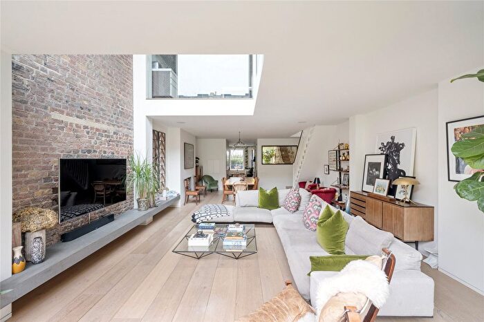 4 Bedroom Terraced House To Rent In Lancaster Road, Notting Hill, London, W11