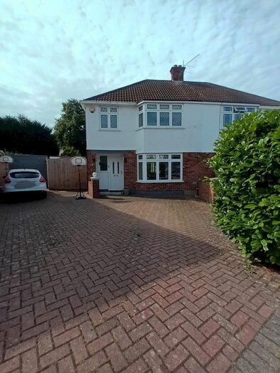 3 Bedroom Semi-Detached House To Rent In Slough, Berkshire, SL3