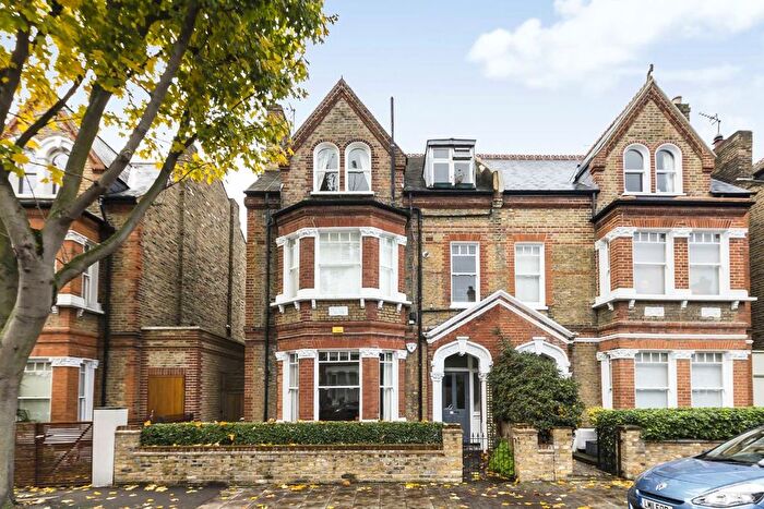 2 Bedroom Flat To Rent In Lessar Avenue, Clapham, SW4