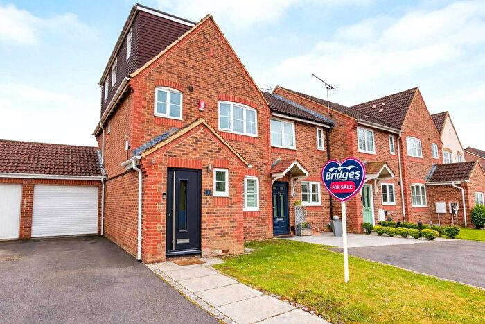4 Bedroom End Terrace House For Sale In Westbury Way, Aldershot, Hampshire, GU12