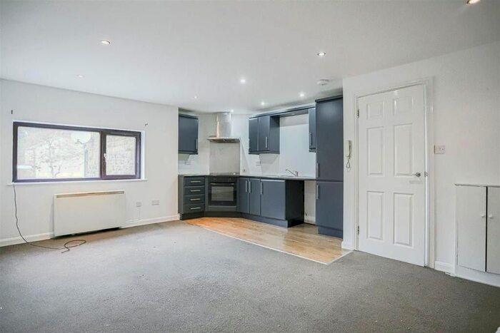 1 Bedroom Flat To Rent In Carew Close, Grays, Essex, RM16