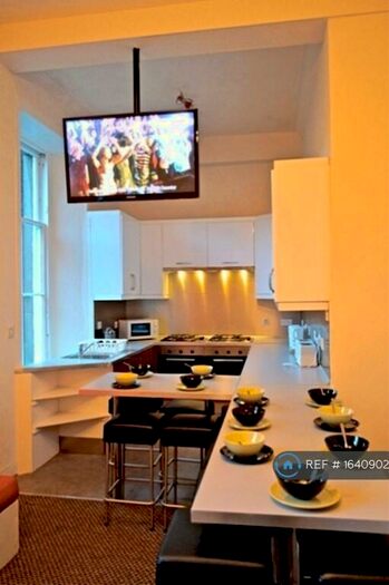 7 Bedroom Flat To Rent In Clifton Terrrace, Edinburgh, EH12