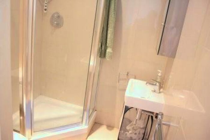 Property To Rent In Ballards Lane, London N3