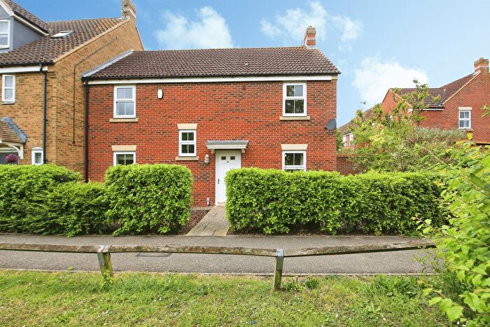 4 Bedroom End Of Terrace House For Sale In Foxglove Close, Yaxley, Peterborough, PE7