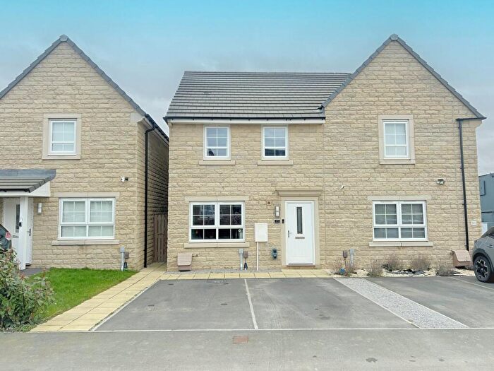 3 Bedroom Semi Detached House For Sale In Paddock Lane, Bradford, BD2