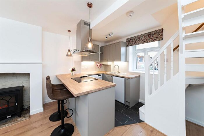 2 Bedroom Cottage To Rent In High Street, Kidlington, OX5