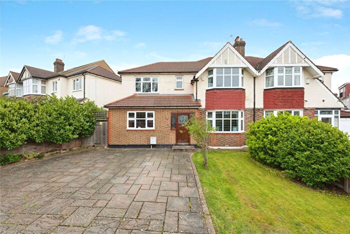 4 Bedroom Detached House For Sale In Ruskin Drive, Worcester Park, KT4