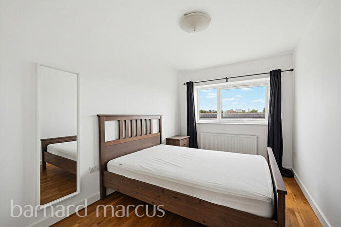 1 Bedroom Apartment To Rent In Torrington Park, N12