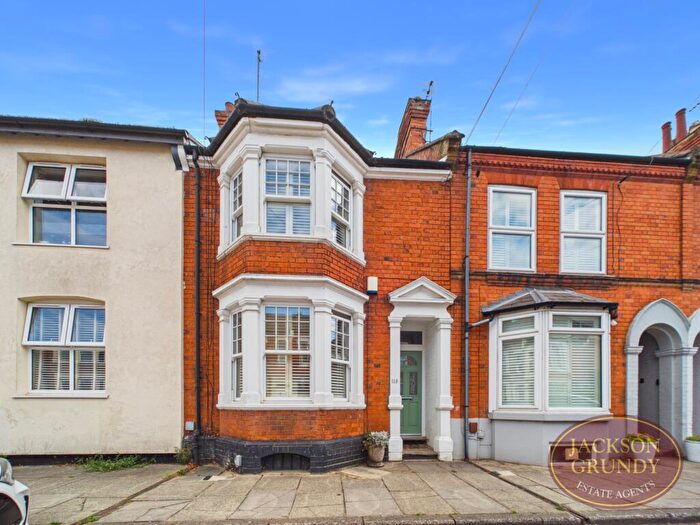 3 Bedroom Terraced House For Sale In Holly Road, Abington, NN1