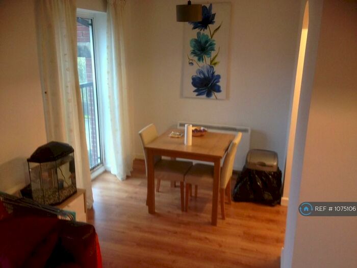 2 Bedroom Flat To Rent In St. Davids Court, Manchester, M8